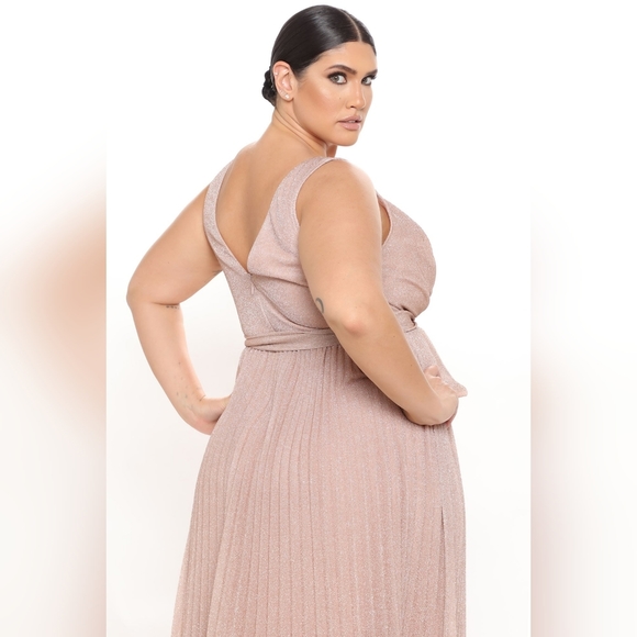 Fashion nova metallic dress - Picture 5 of 8